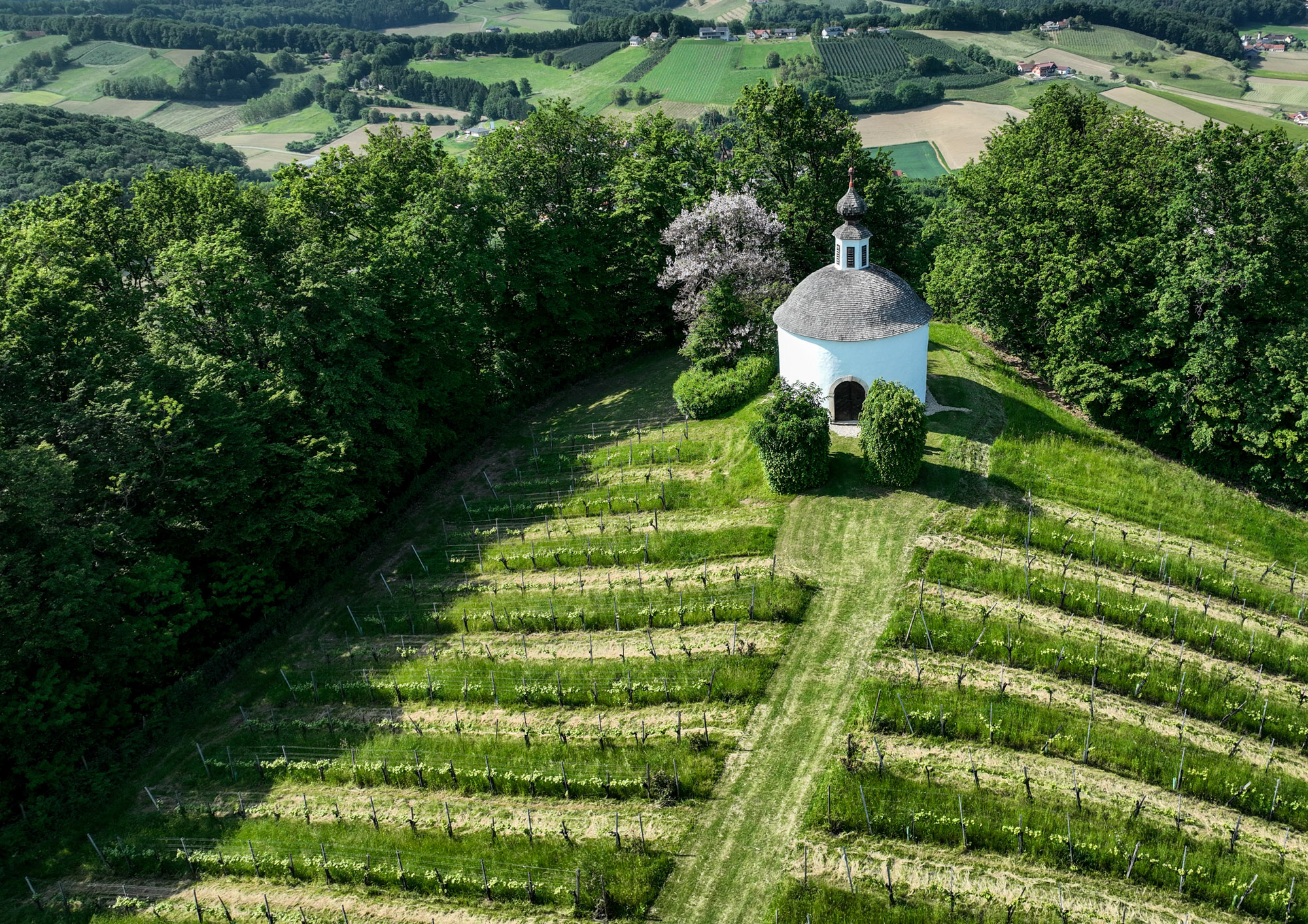 Kapelle aus der Drohne